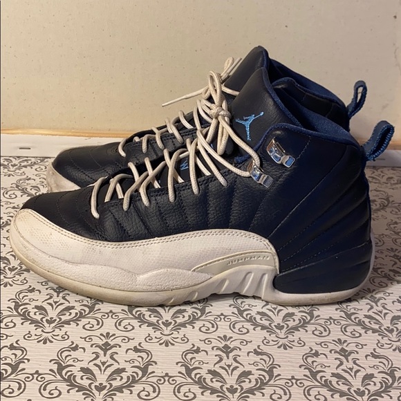 Air Jordan 12 Retro (GS) - Picture 2 of 5